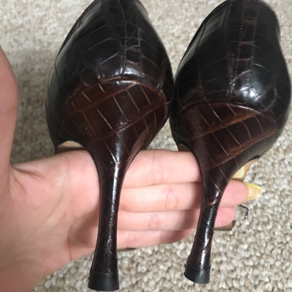 Manolo Blahnik Brown alligator D’orsay pumps (36) - Picture 3 of 8